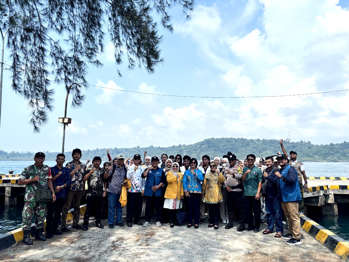Mahasiswa KKN MATOBE UNP 2026 Mendapat Sambutan Hangat Dari Pemerintah Desa di Mentawai dalam Kegiatan Penyambutan yang dilaksanakan di Sikakap