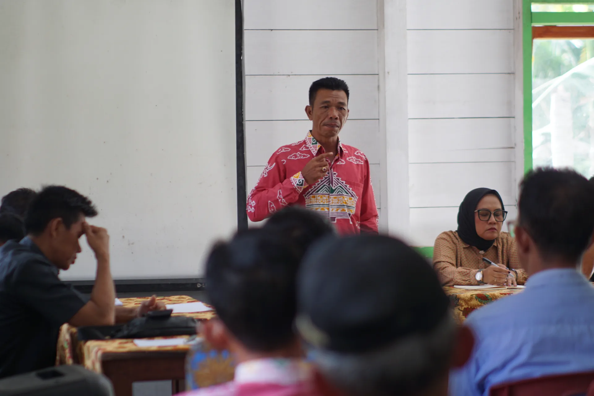 Musyawarah Desa Pembahasan Program Kerja KKN MATOBE UNP 2026 di Balai Desa Bersama Pemerintah Desa dan Masyarakat