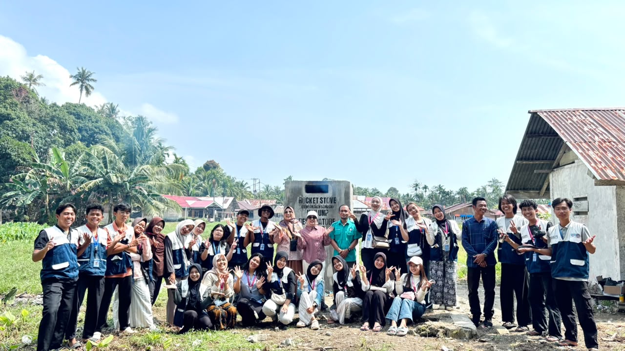 Ketika Sampah Tak Lagi Jadi Sumber Asap, Mahasiswa KKN MATOBE UNP 2026 Hadirkan Inovasi Rocket Stove